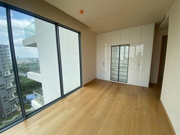Room in 4 BHK Apartment at Embassy Lake Terraces, Hebbal – for Rent