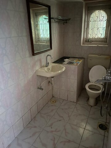 Bathroom in 6 BHK Villa at Shri Nagar – for Sale
