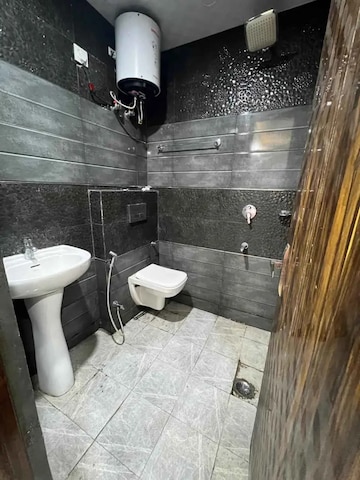 Bathroom in 1 BHK Apartment at Kailash Tower Nalasopara, Nalasopara East – for Sale