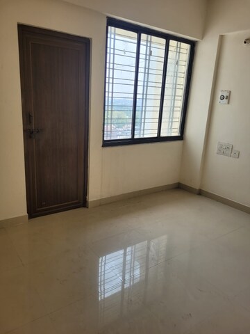 Room in 3 BHK Apartment at Ganeshpeth Colony – for Sale