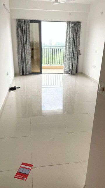 Room in 2 BHK Apartment at Amanora Gold Towers, Hadapsar – for Sale