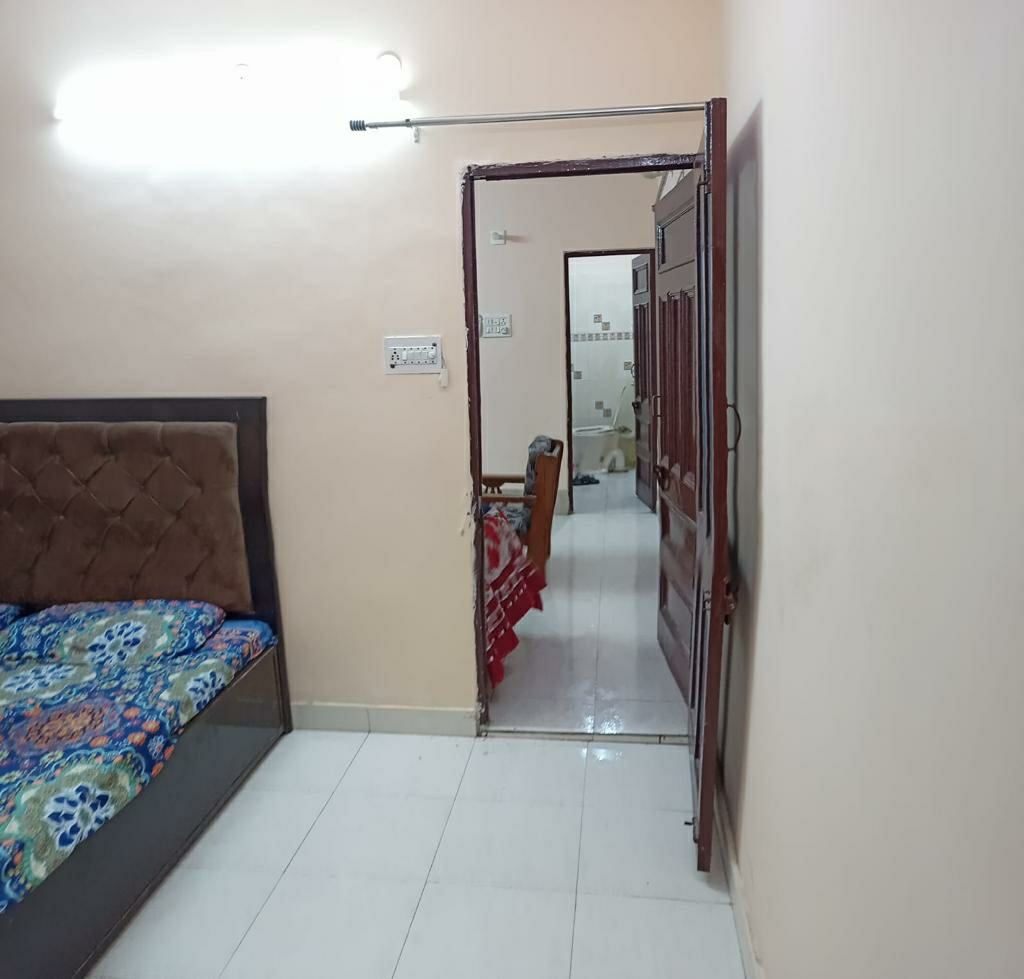 Rental 2 Bedroom 900 Sq.Ft. Builder Floor in Janakpuri Delhi 7564648