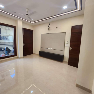 Room in 4 BHK Builder Floor at Eros Lakewood City, Suraj Kund – for Sale