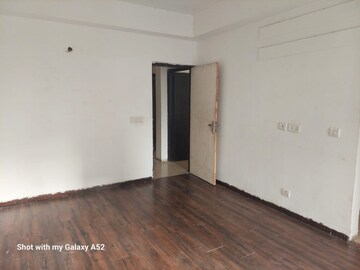 Room in 3.5 BHK Apartment at ATS Happy Trails, Sector 10 Greater Noida – for Sale