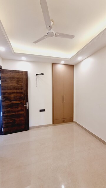 Room in 3 BHK Builder Floor at Sushant Lok 2, Sector 57 – for Sale