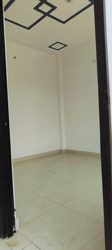 Room in 2 BHK Independent House at Deva Road – for Sale