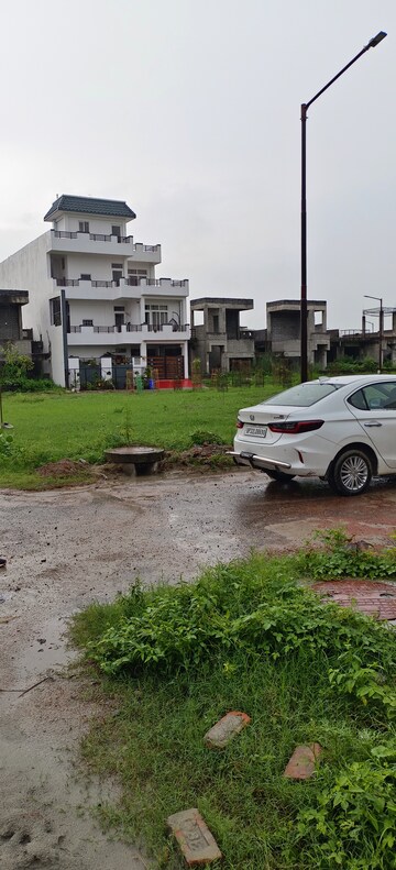 Parking in 2 BHK Villa at Ansal Sushant Golf city, Sushant Golf City – for Sale