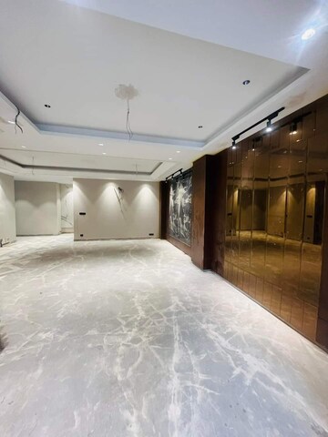 Building Lobby in 4 BHK Builder Floor at Ansal API Esencia, Sector 67 – for Sale