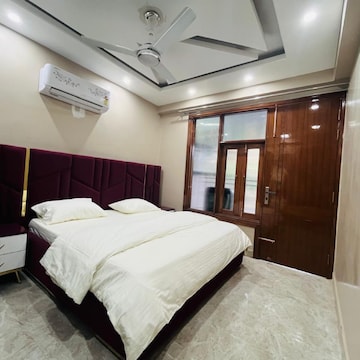 Bedroom in 3 BHK Builder Floor at Chattarpur – for Sale