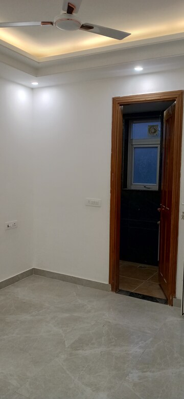 Room in 3 BHK Builder Floor at Vasant Kunj – for Sale