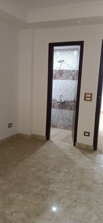 Room in 3 BHK Builder Floor at Vasant Kunj – for Sale