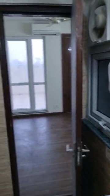 Building Lobby in 4 BHK Builder Floor at BPTP Parkland Pride, Sector 77 – for Sale