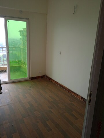 Room in 1 BHK Apartment at Migsun Roof, Raj Nagar Extension – for Sale
