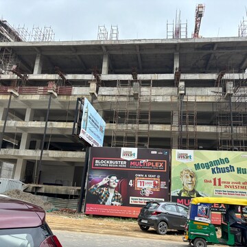 Shop – Exterior View View at London Mart, Sector 16 Greater Noida - for Sale