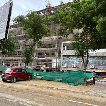  Shop – Exterior View View at London Mart, Sector 16 Greater Noida - for Sale