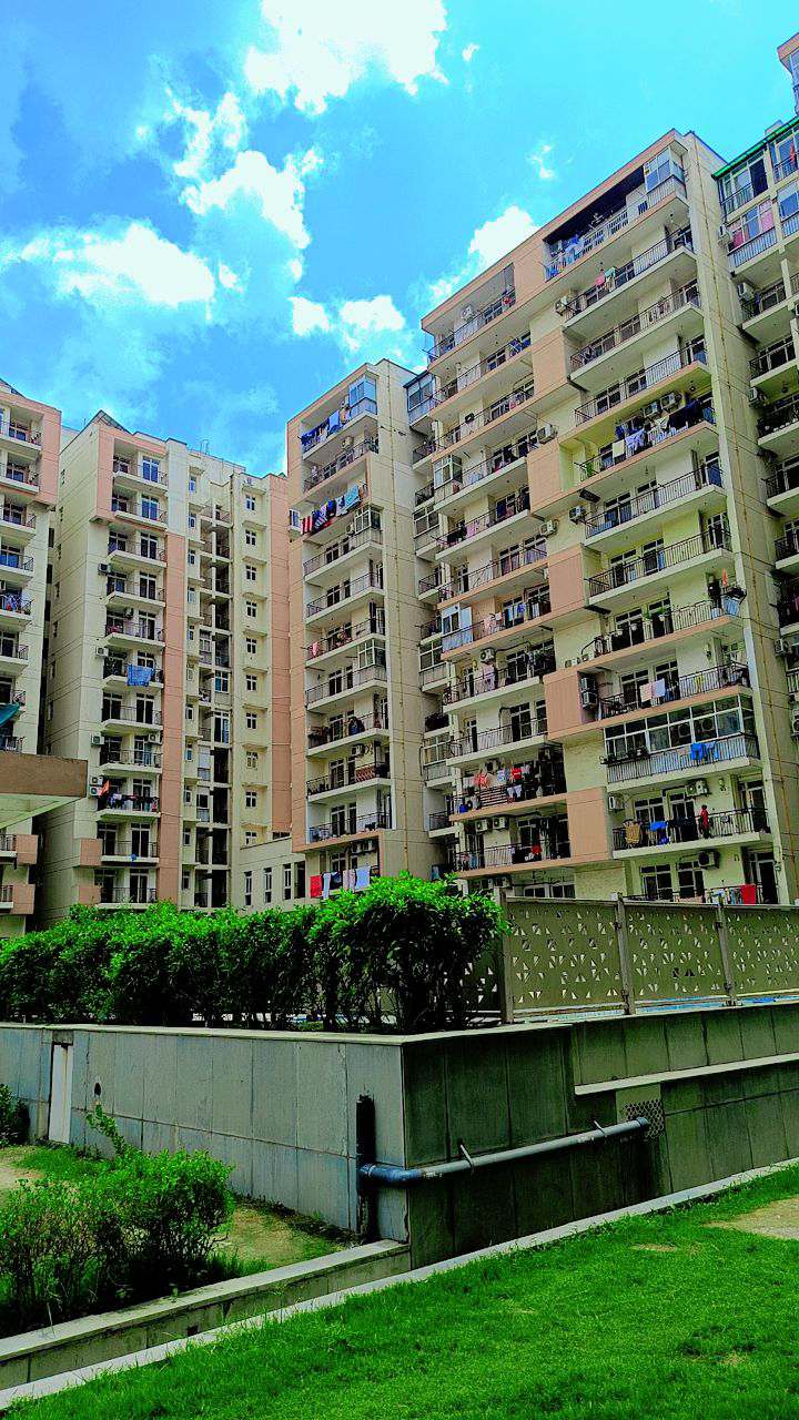 2 BHK Apartment फॉर रीसेल इन Klj Platinum Heights Sector 77 Faridabad  7409733