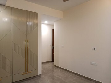 Room in 4 BHK Builder Floor at Sector 16 – for Sale