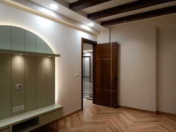 Room in 4 BHK Builder Floor at Sector 16 – for Sale