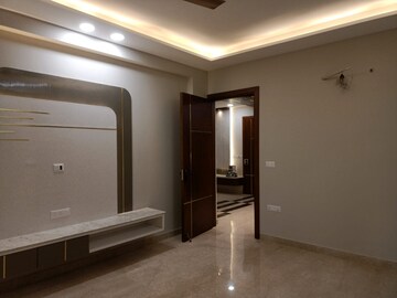 Room in 4 BHK Builder Floor at Sector 16 – for Sale