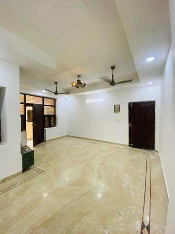 Room in 3 BHK Builder Floor at Sainik Colony – for Sale