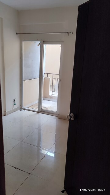 Furnished Amenities in 2 BHK Apartment at Signature Global Orchard Avenue, Sector 93 – for Sale