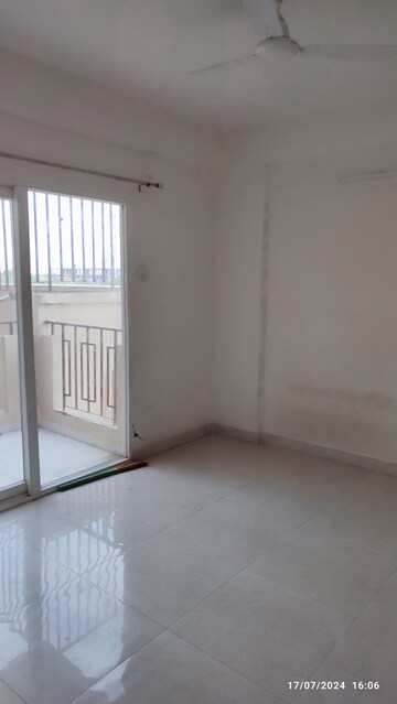 Furnished Amenities in 2 BHK Apartment at Signature Global Orchard Avenue, Sector 93 – for Sale