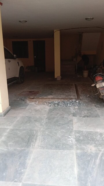 Parking in 3 BHK Builder Floor at Sainik Colony – for Sale