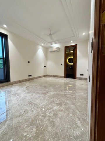 Room in 4 BHK Builder Floor at Sainik Colony – for Sale