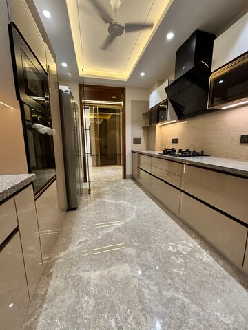 Building Lobby in 4 BHK Builder Floor at Sainik Colony – for Sale