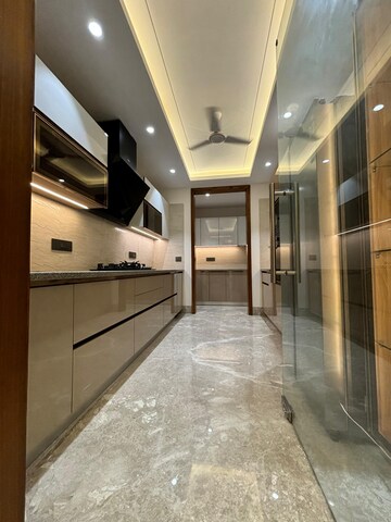 Building Lobby in 4 BHK Builder Floor at Sainik Colony – for Sale