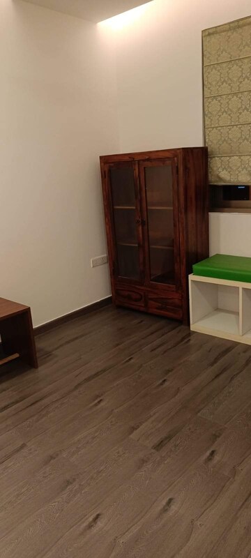 Room in 3 BHK Apartment at Tata Primanti-Executive Apartments, Sector 72 – for Sale