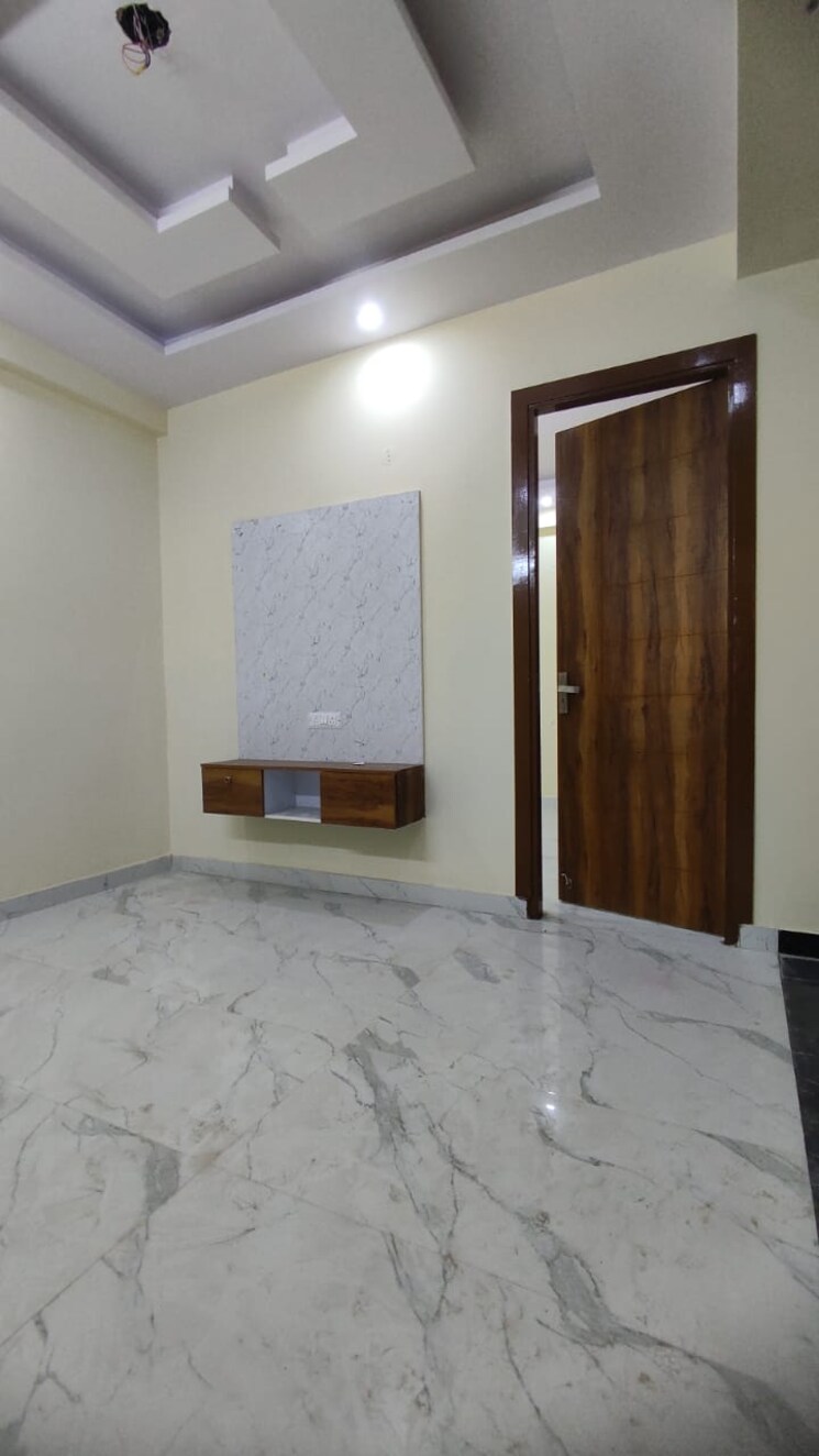 Room, sector 73 1 Bedroom 650 Sq.Ft. Builder Floor In Sector 73 Noida 7410343