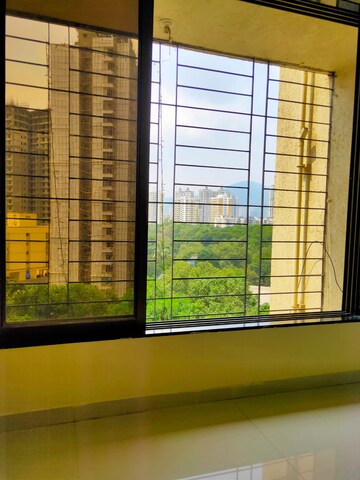Room in 1 BHK Apartment at Hiranandani Estate Astoria, Ghodbunder Road – for Sale