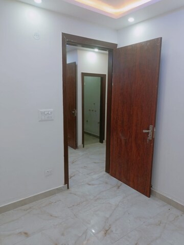 Room in 1 BHK Apartment at Igi Airport Area – for Sale