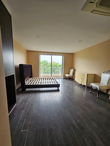 Furnished Amenities in 4 BHK Apartment at Sector 10 Dwarka – for Sale