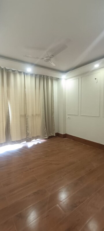 Room in 3 BHK Builder Floor at Rattan Garden, Sector 7 – for Sale