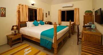 Bedroom in 6+ BHK Independent House at Batim – for Sale
