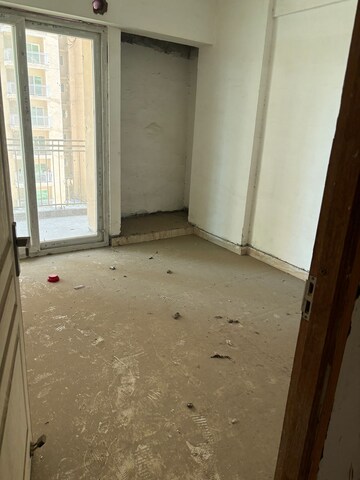 Room in 3 BHK Apartment at Migsun Ultimo, Omicron Iii Greater Noida – for Sale