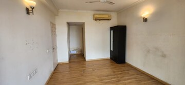 Room in 2.5 BHK Apartment at Migsun Ultimo, Omicron Iii Greater Noida – for Sale