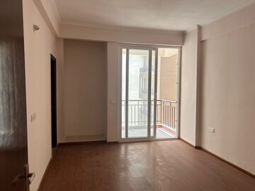 Room in 2 BHK Apartment at JM Florance, Tech Zone 4 Greater Noida – for Sale