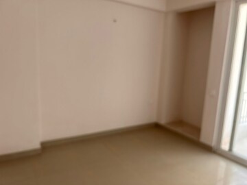 Room in 2 BHK Apartment at JM Florance, Tech Zone 4 Greater Noida – for Sale