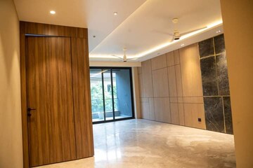 Room in 2.5 BHK Builder Floor at Smart World Gems, Sector 89 – for Sale