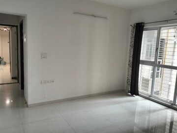 Room in 2 BHK Apartment at Lodha Amara, Kolshet Road – for Sale