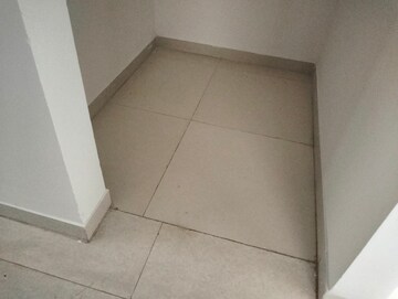 Room in 2 BHK Apartment at Lodha Amara, Kolshet Road – for Sale