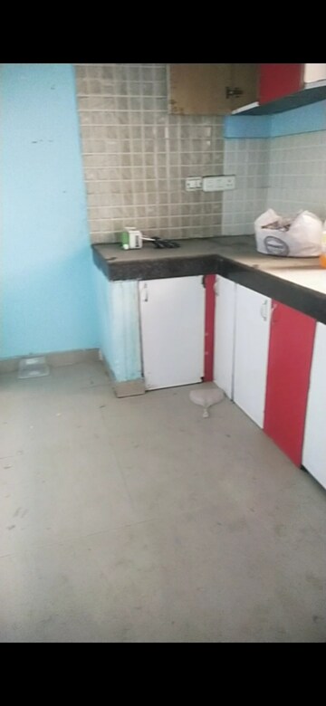 Room in 2.5 BHK Apartment at Supertech Czar Villa, Omicron I Greater Noida – for Sale