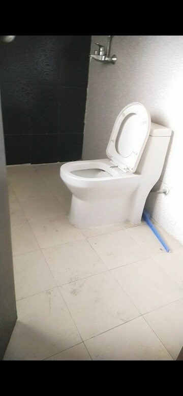 Bathroom in 2.5 BHK Apartment at Supertech Czar Villa, Omicron I Greater Noida – for Sale