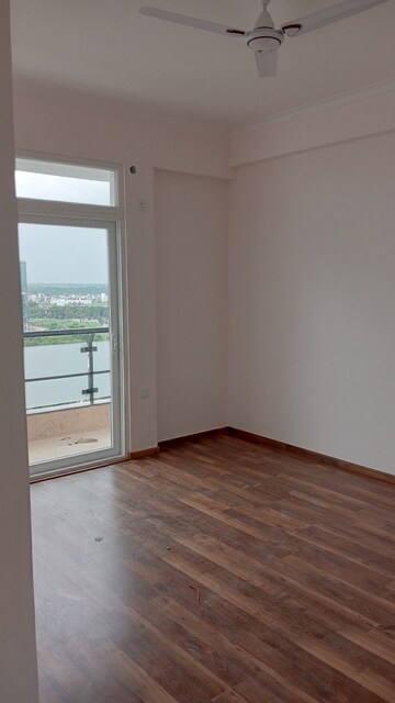 Room in 3 BHK Builder Floor at Chandra Panorama, Sushant Golf City – for Sale