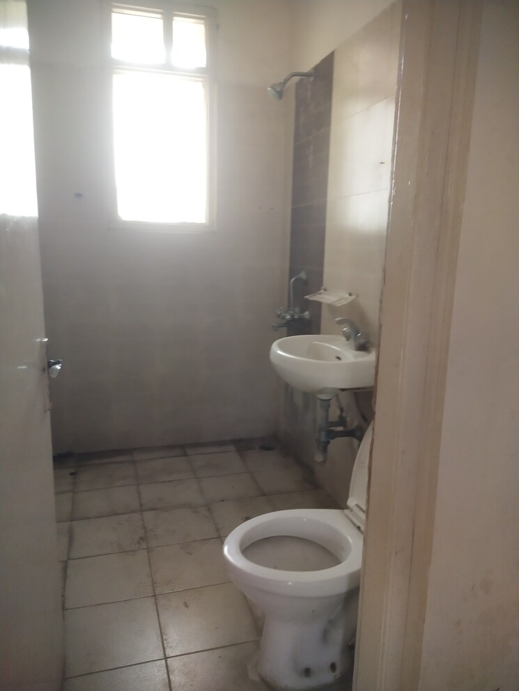 Bathroom, gaur-atulyam 2 Bedroom 1040 Sq.Ft. Apartment In Omicron I Greater Noida Greater Noida 7411714