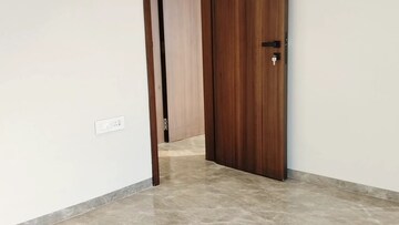Room in 2 BHK Apartment at Pebbles Marina, Santacruz West – for Sale