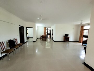 Room in 3 BHK Builder Floor at Palam Vihar – for Sale